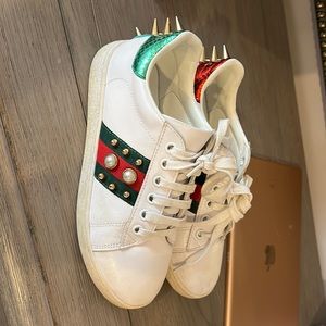 Sneakers inspired Gucc I